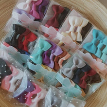 Load image into Gallery viewer, Ribbon Brooch