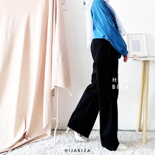 Load image into Gallery viewer, Victoria Jeans Colour

