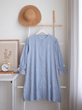 Load image into Gallery viewer, DF Iris Blouse
