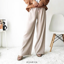 Load image into Gallery viewer, Sofia Pleated Pants
