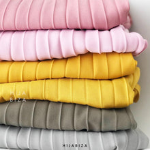 Load image into Gallery viewer, Pleated Skirt
